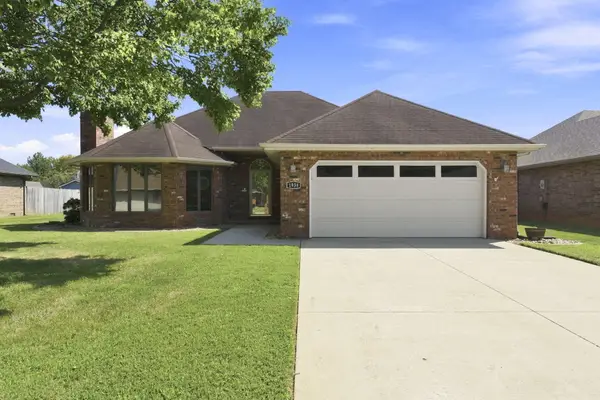 1934 E Ridgewood Drive, Springfield, MO 65804