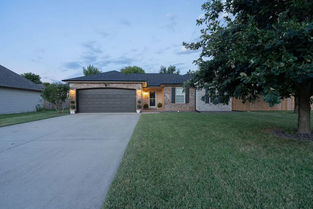 916 N Evergreen Avenue, Republic, MO 65738 - #1