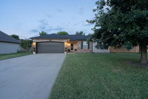 916 N Evergreen Avenue, Republic, MO 65738
