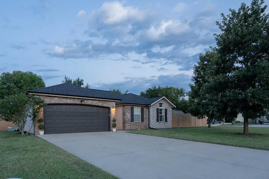 916 N Evergreen Avenue, Republic, MO 65738 - #2