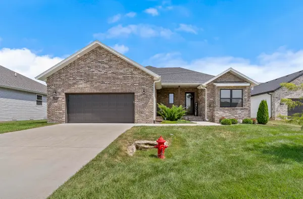 1102 S Strait Avenue, Ozark, MO 65721
