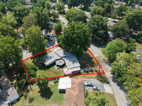 1035 E Linwood Terrace, Springfield, MO 65807