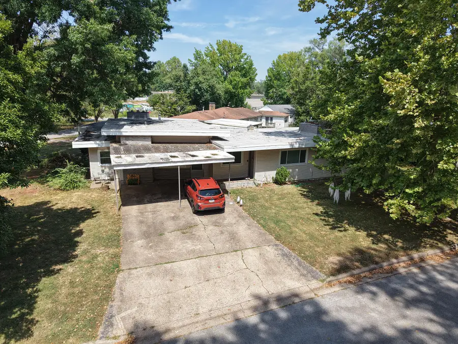1035 E Linwood Terrace, Springfield, MO 65807 - #3