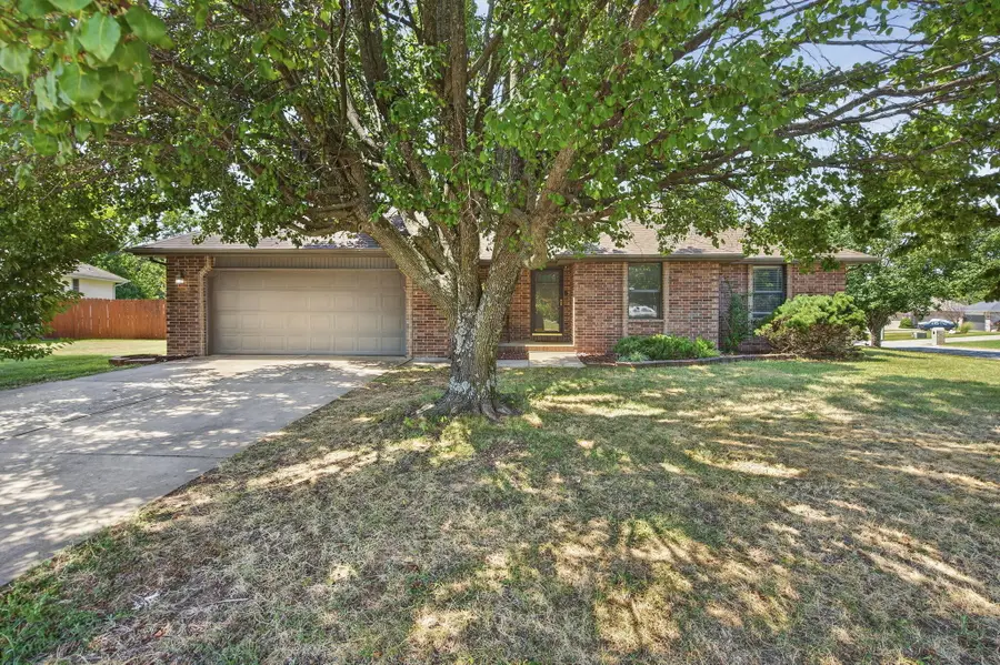 3648 W Shawnee Drive, Springfield, MO 65810 - #2