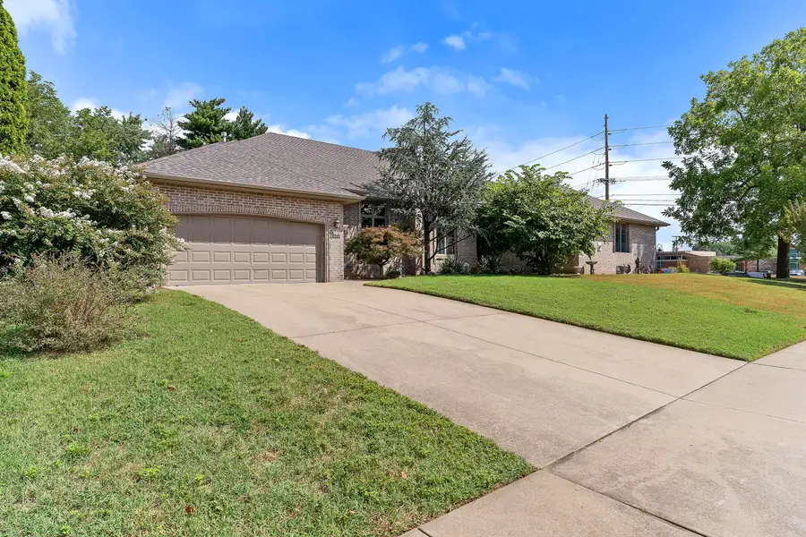 3111 W Sunset Street, Springfield, MO 65807 - #2