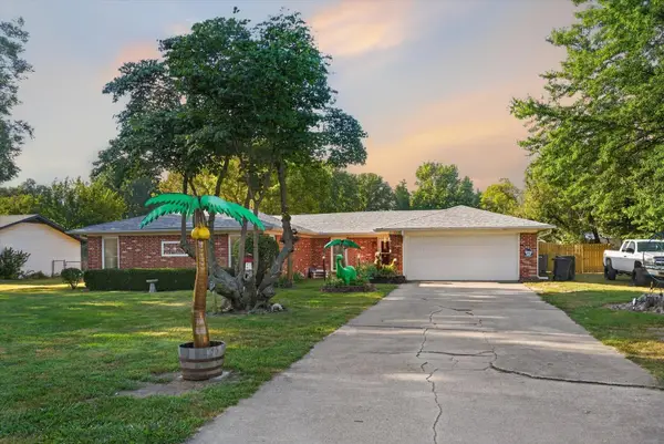 1206 Kemp Drive, Bolivar, MO 65613