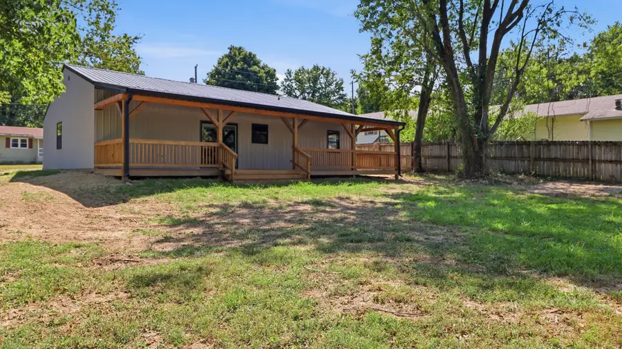305 W 14th Street, Mountain Grove, MO 65711 - #2