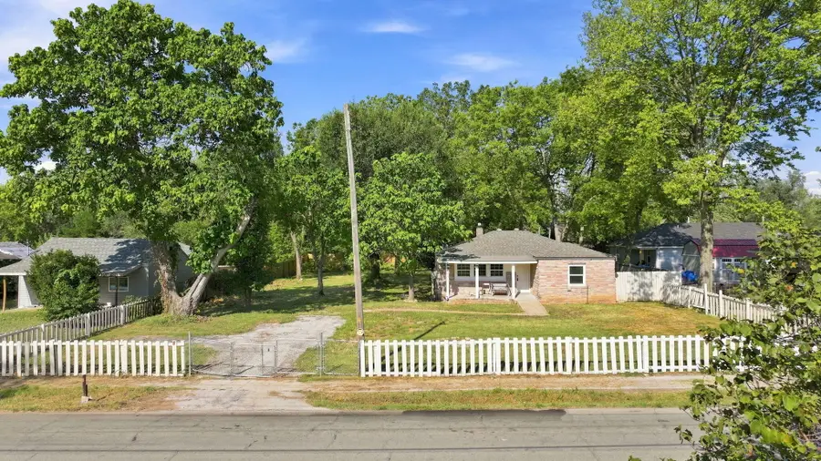 617 N Hillcrest Avenue, Springfield, MO 65802 - #2