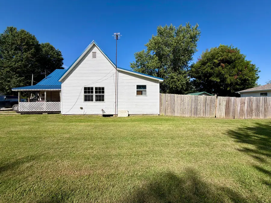 501 W Park Street, Seymour, MO 65746 - #2