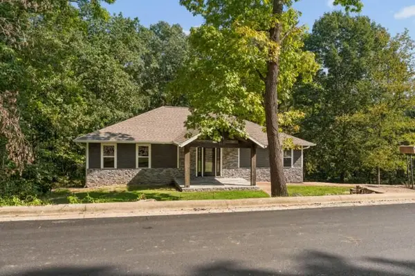 903 Oak Grove Lane, Branson, MO 65616