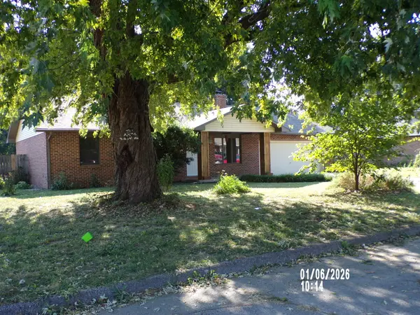 1816 S Hedgewood Drive S, Bolivar, MO 65613