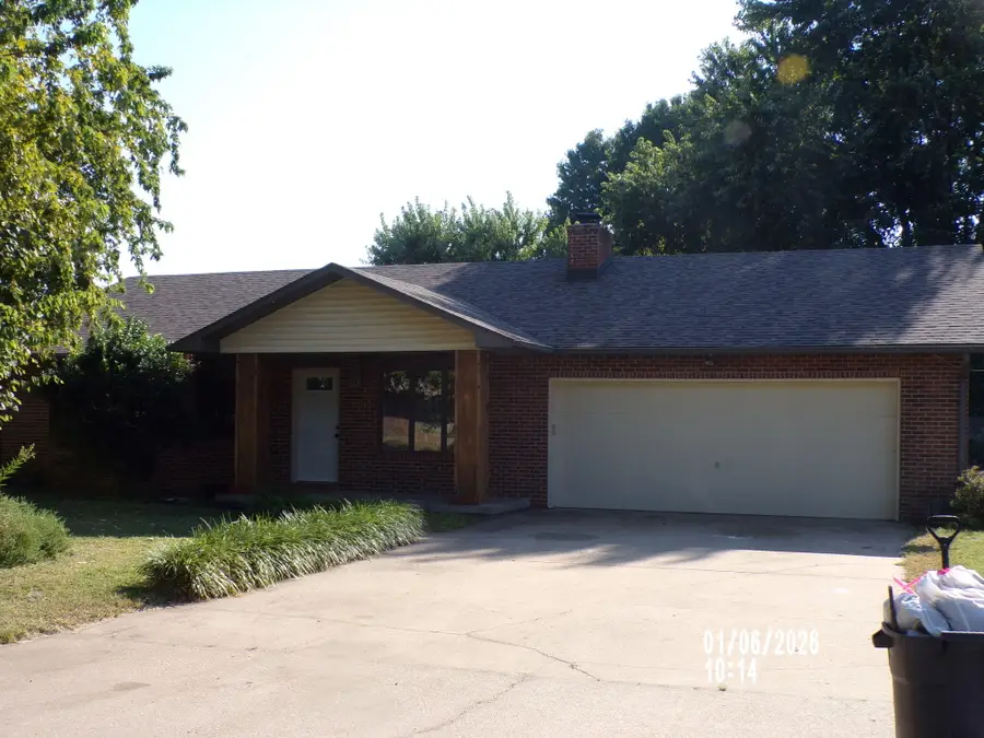 1816 S Hedgewood Drive S, Bolivar, MO 65613 - #2