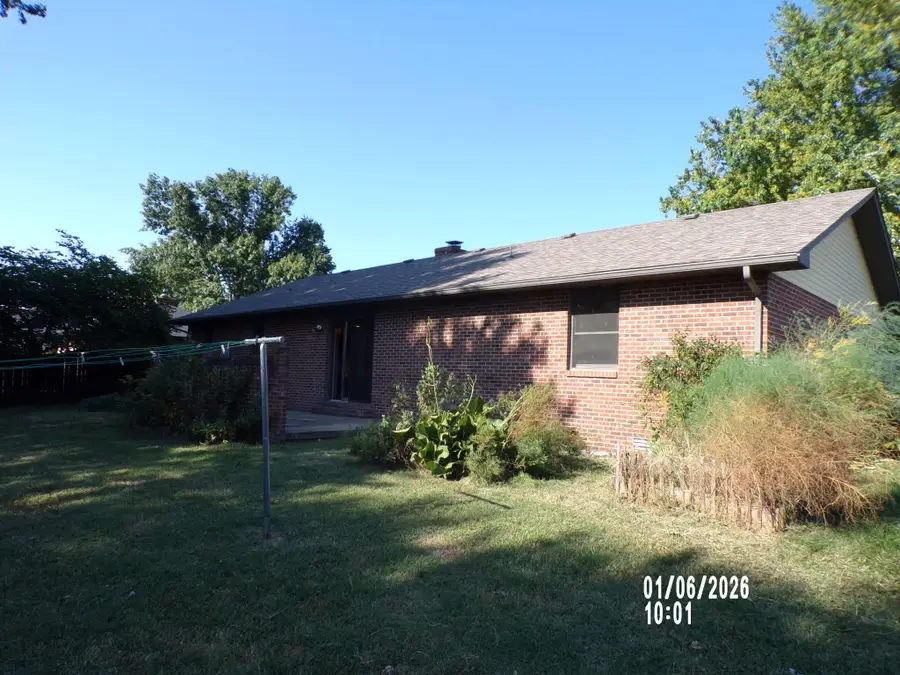 1816 S Hedgewood Drive S, Bolivar, MO 65613 - #3