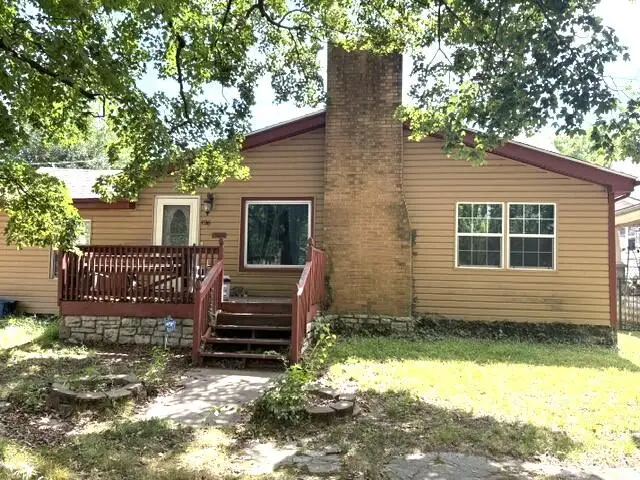 126 E Pleasant Street, Aurora, MO 65605 - #1