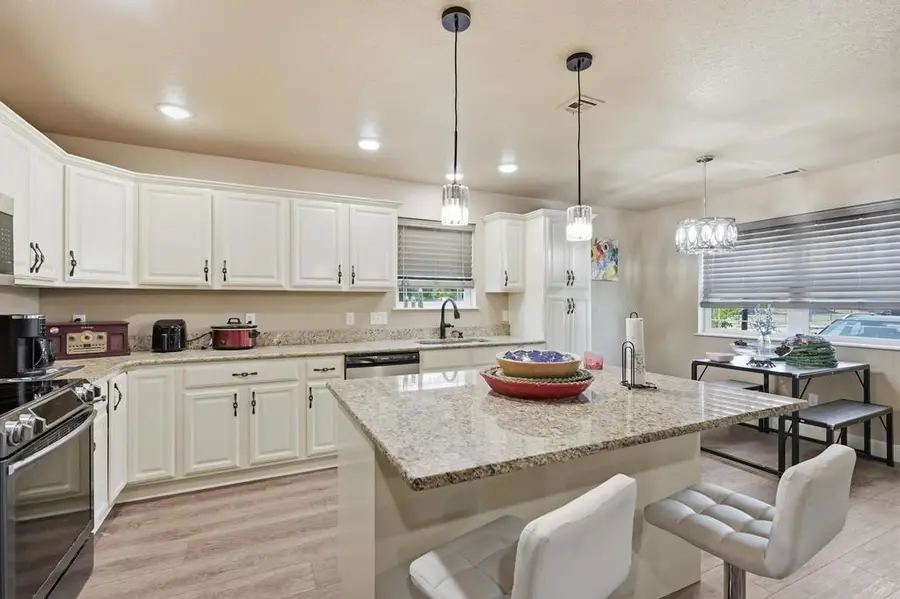 115 S Mccoy Avenue, Joplin, MO 64801 - #3