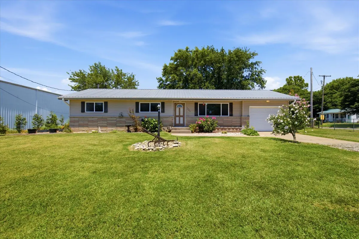 1225 E Church Street, Aurora, MO 65605 - #1