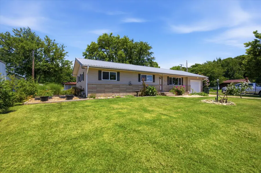 1225 E Church Street, Aurora, MO 65605 - #2