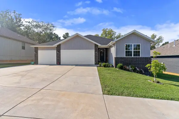 1502 W Parkview Street, Ozark, MO 65721