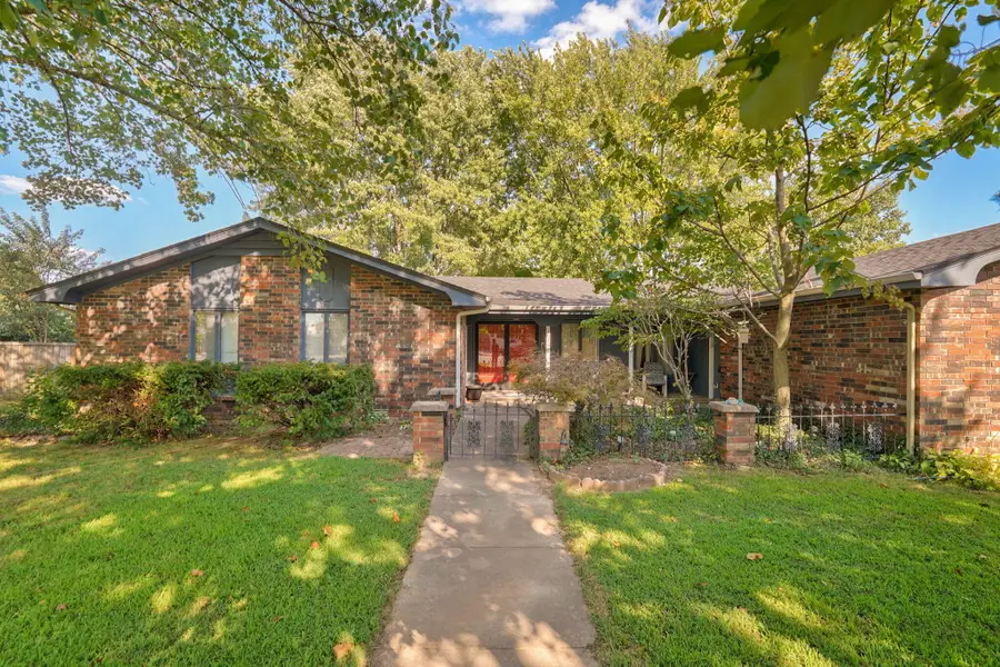 1626 S Porter Avenue, Aurora, MO 65605 - #2