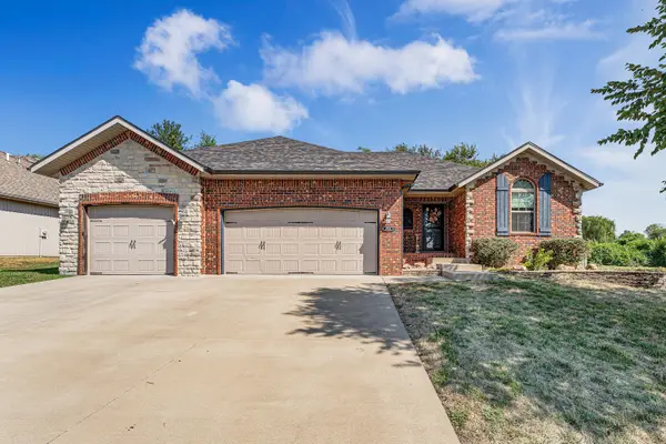 2721 E Clearview Drive, Republic, MO 65738