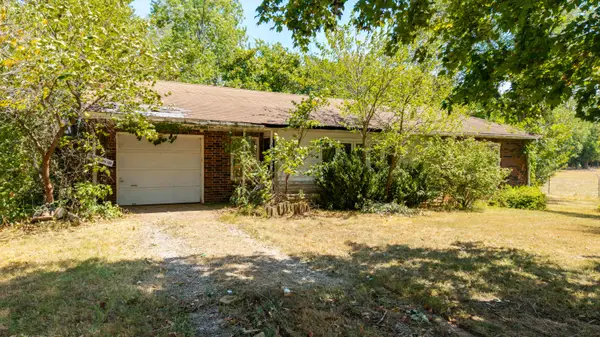 17630 Lawrence 1200, Aurora, MO 65605