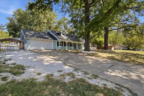 1015 W Downing Street, Springfield, MO 65807