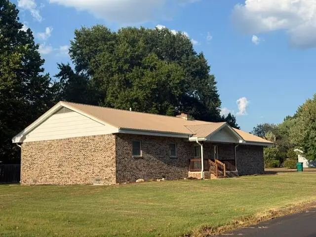 911 E 10th Street, Mountain Grove, MO 65711 - #2