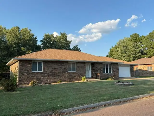 807 E 16th Street, Mountain Grove, MO 65711 - #3