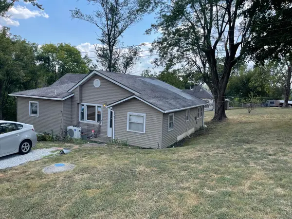 109 E Lillian Avenue E, Crane, MO 65633