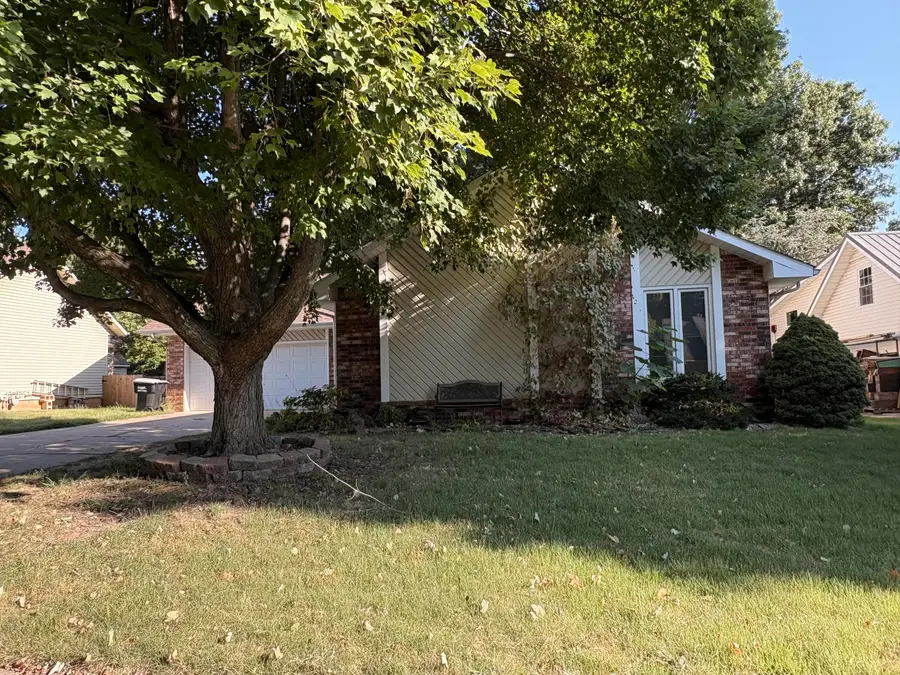 1327 W Riverside Street, Springfield, MO 65807 - #3