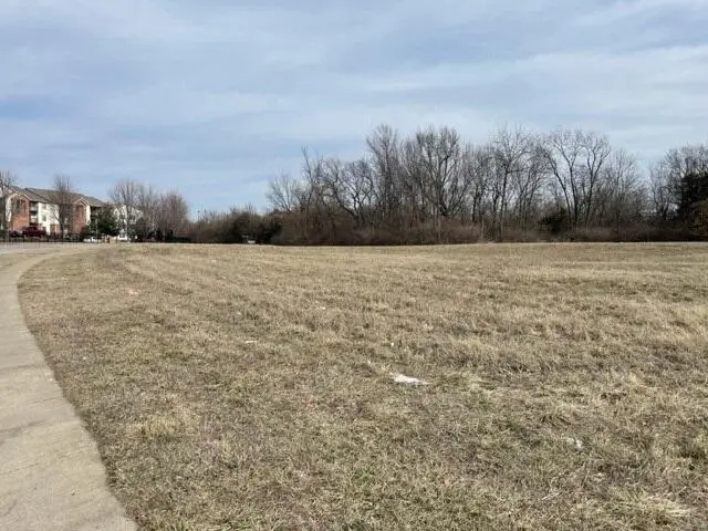 2440 N Cresthaven Avenue #Lot 2, 5th Addition, Springfield, MO 65803 - #3