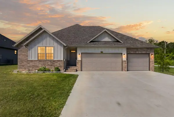 1481 N Lyon Avenue, Republic, MO 65738