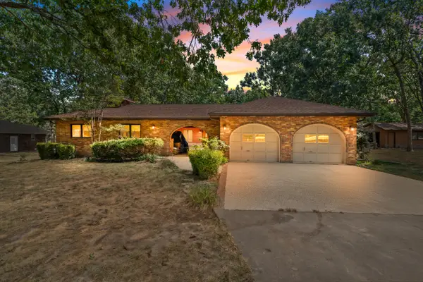 1740 Briarwood Drive, Marshfield, MO 65706