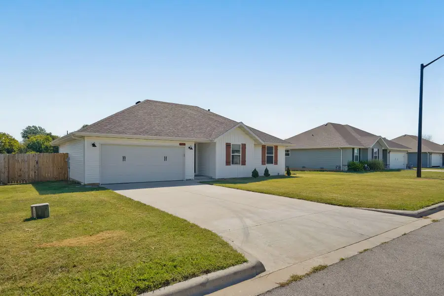 472 S Ethan Avenue, Republic, MO 65738 - #3