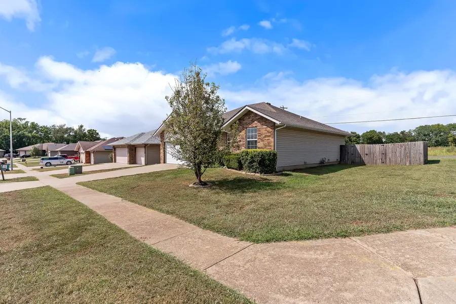 4427 W Nicholas Street, Springfield, MO 65802 - #2