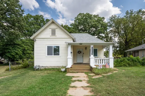 2226 N Jefferson Avenue, Springfield, MO 65803
