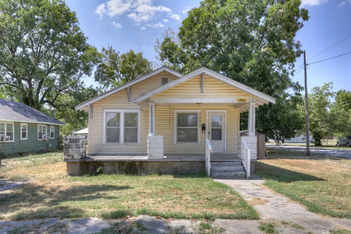 2005 Park Avenue, Baxter Springs, KS 66713 - #1