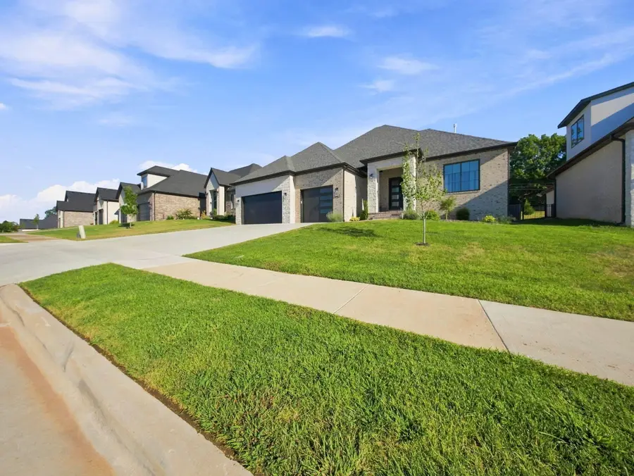 3925 E Woodhue Street, Springfield, MO 65802 - #3
