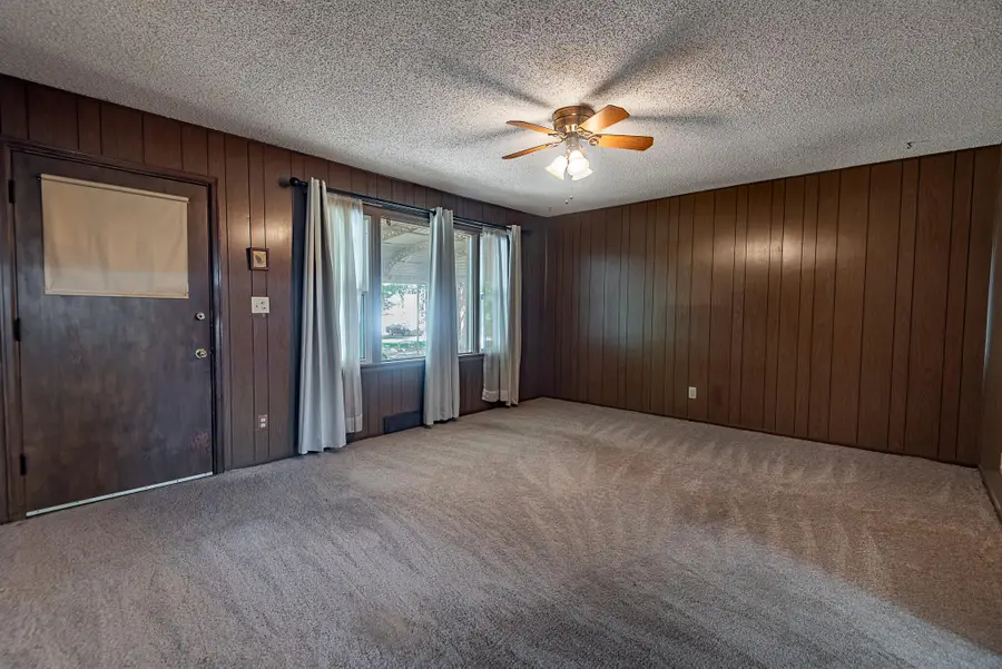 1520 S Roanoke Avenue, Springfield, MO 65807 - #3