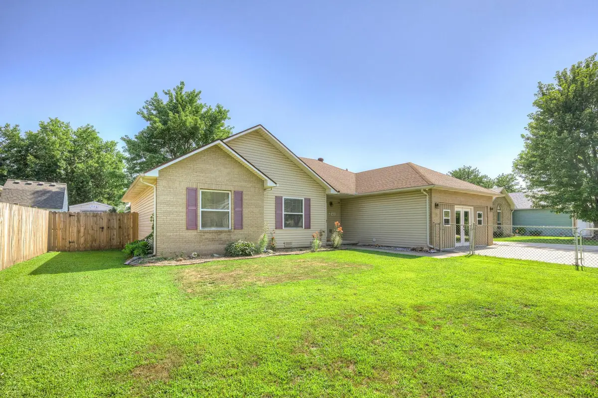 1422 W Macon Street, Carthage, MO 64836 - #1