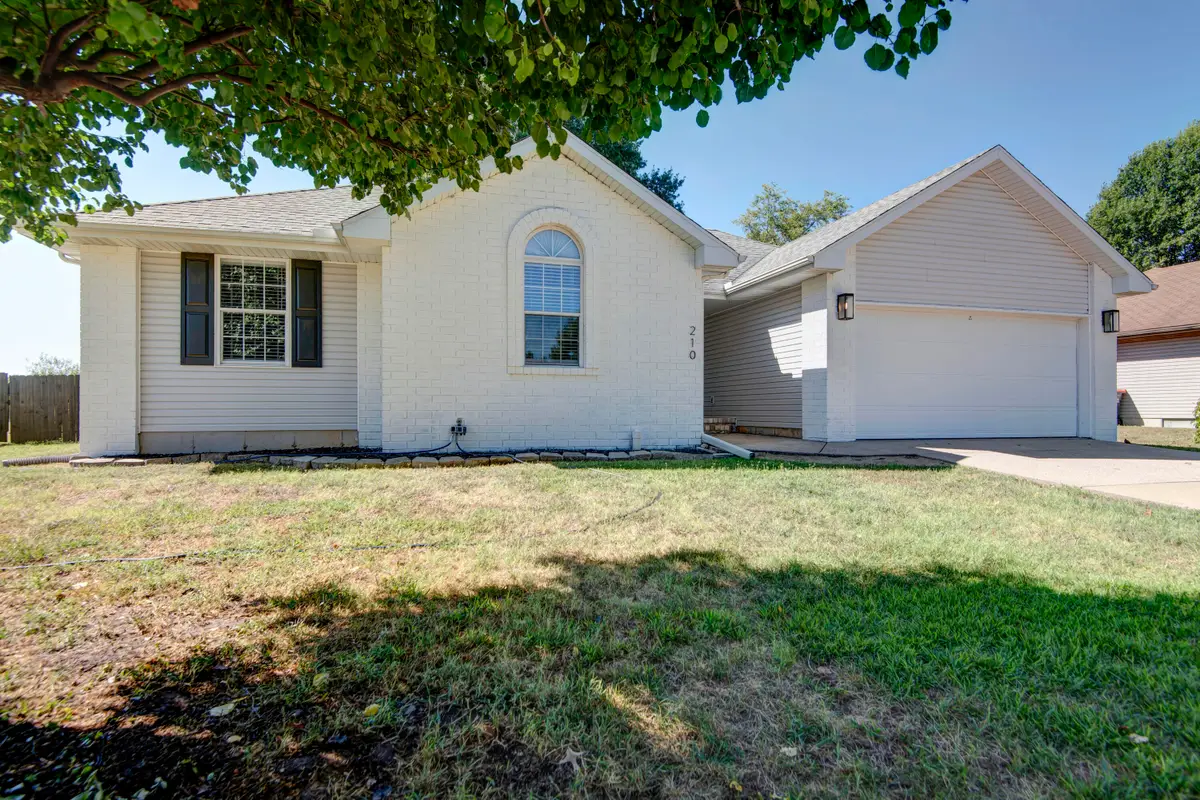 210 E Robin Road, Clever, MO 65631 - #1