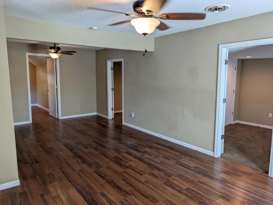 1001 E Chestnut Street, Bolivar, MO 65613 - #2
