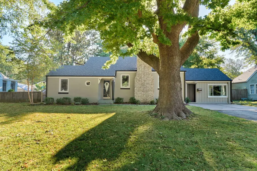 2042 S Holland Avenue, Springfield, MO 65807 - #2