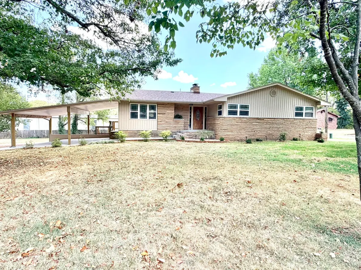 1424 S Jefferson Avenue, Aurora, MO 65605 - #1