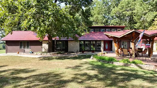 23752 State Highway Ra, Golden, MO 65658