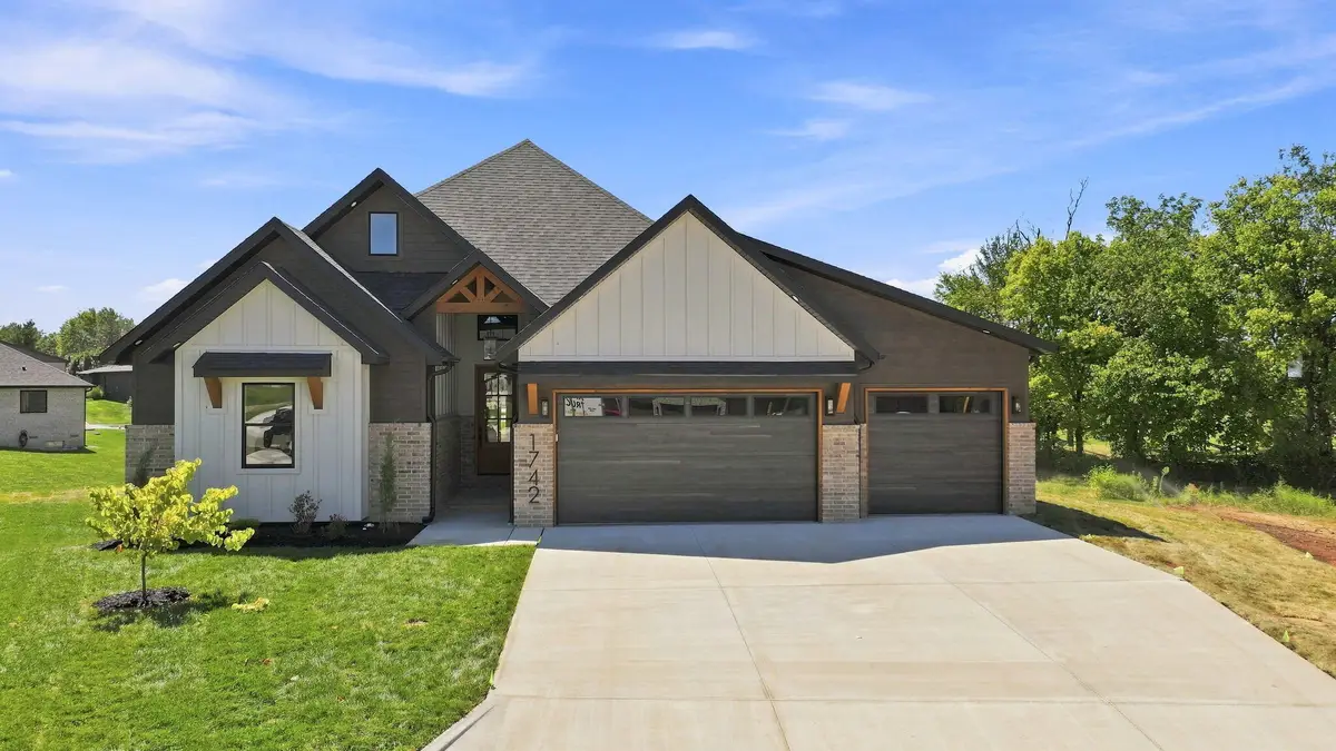 1742 E Skyline Avenue, Ozark, MO 65721 - #1