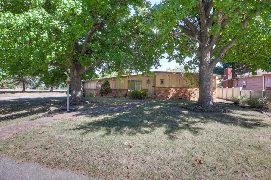 2701 Vermont Avenue, Joplin, MO 64804 - #3