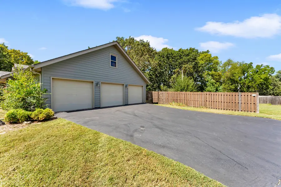 6317 S Glenridge Drive, Springfield, MO 65804 - #2