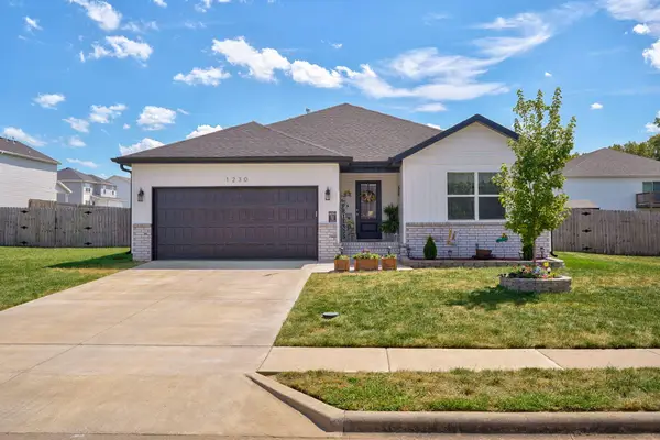 1230 W Lois Lane, Republic, MO 65738