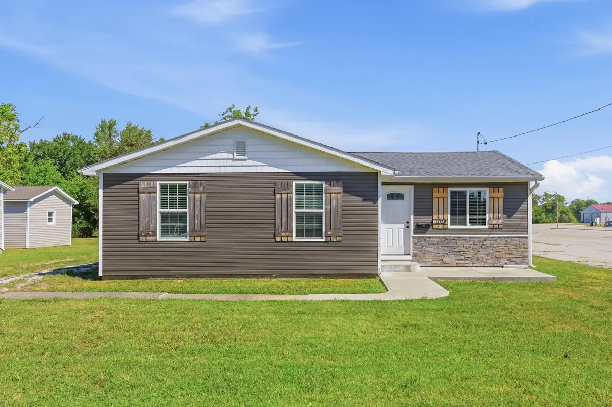 1028 W Ashland Street, Nevada, MO 64772 - #1
